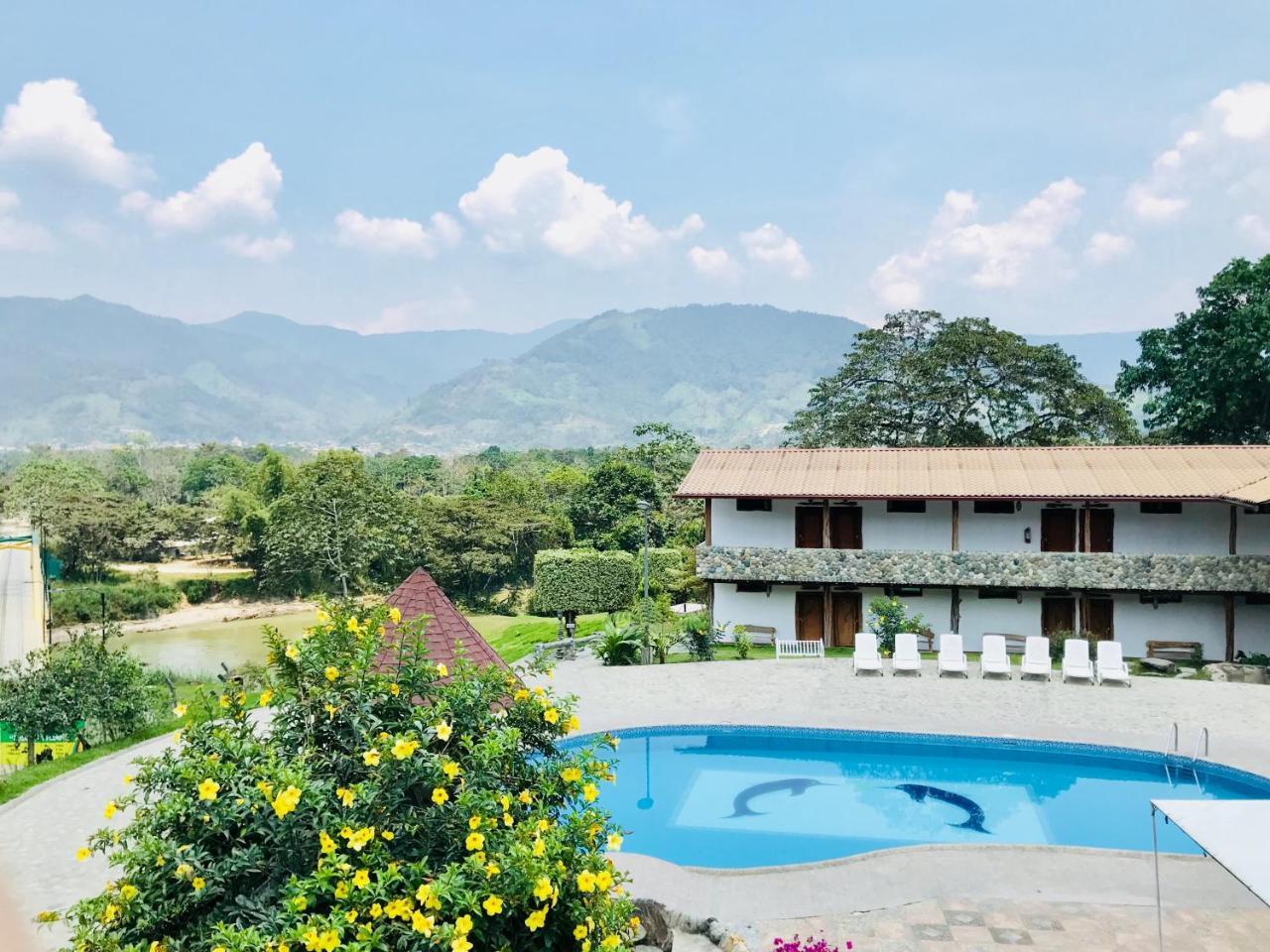 Hosteria Tierra Dorada Yantzaza Extérieur photo