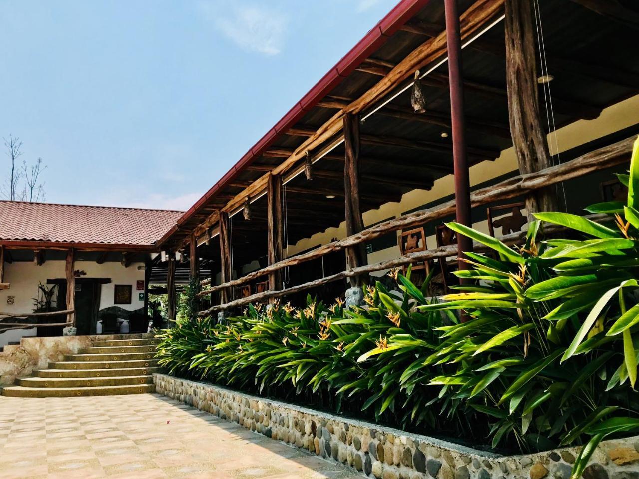 Hosteria Tierra Dorada Yantzaza Extérieur photo