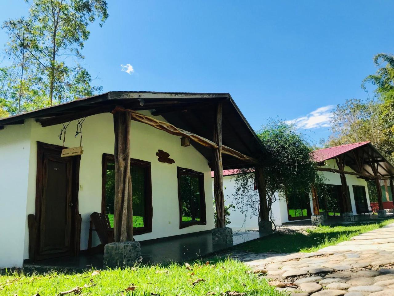 Hosteria Tierra Dorada Yantzaza Extérieur photo