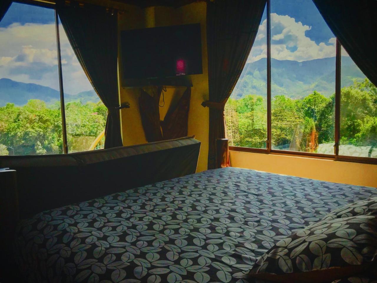 Hosteria Tierra Dorada Yantzaza Extérieur photo