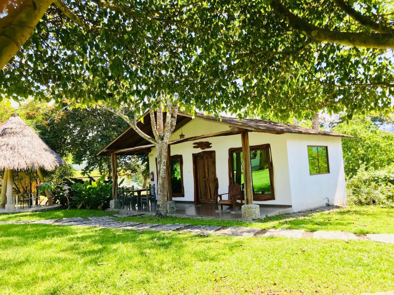 Hosteria Tierra Dorada Yantzaza Extérieur photo