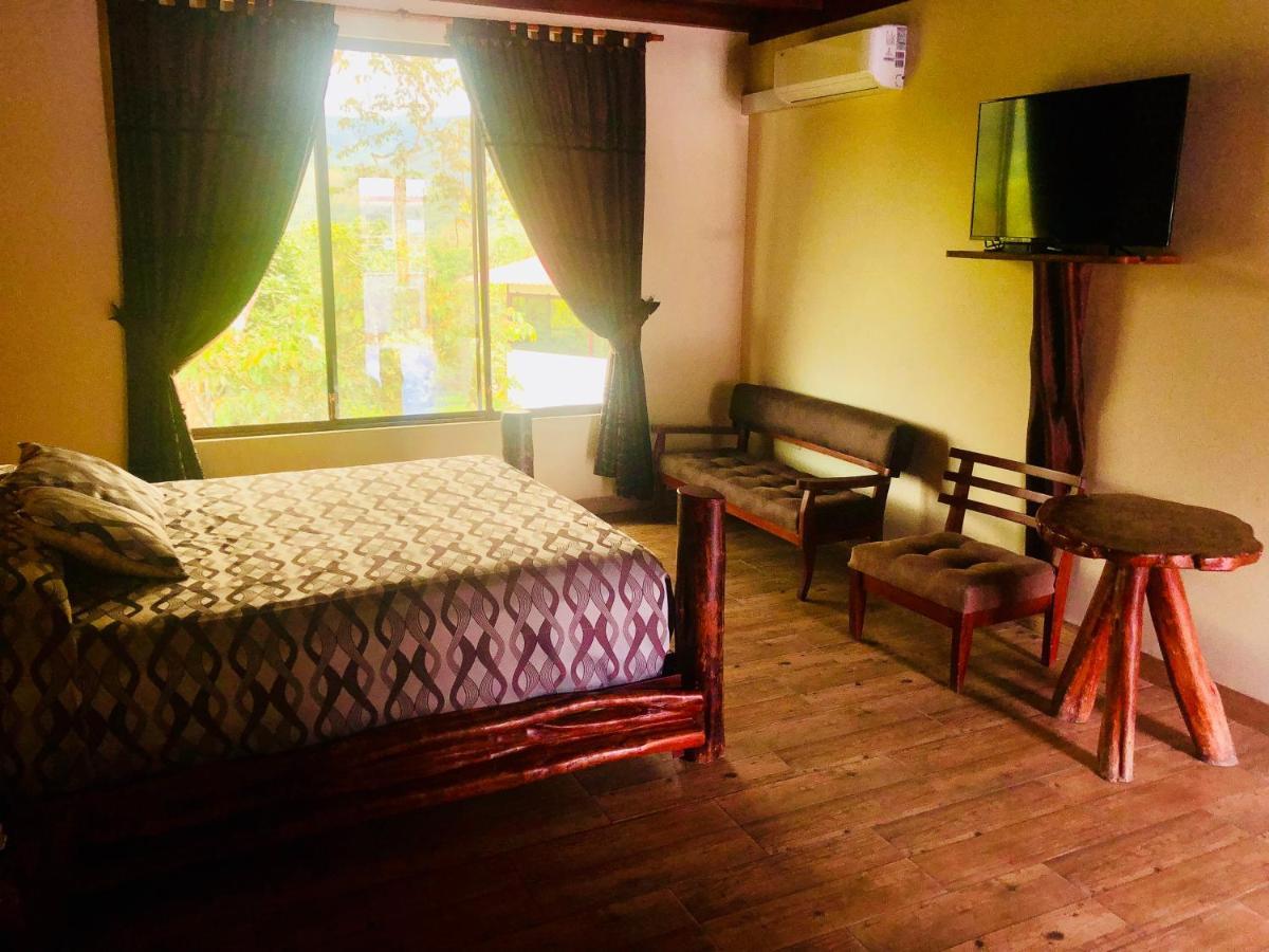 Hosteria Tierra Dorada Yantzaza Extérieur photo